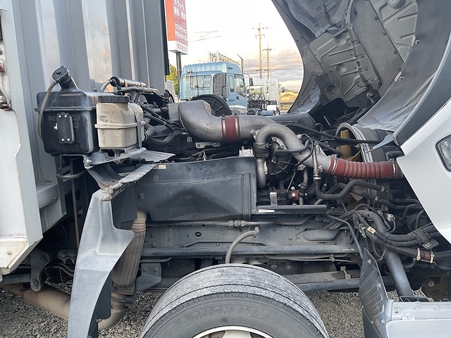 UDトラックスクオンアルミウイング大型（10t）[写真23]