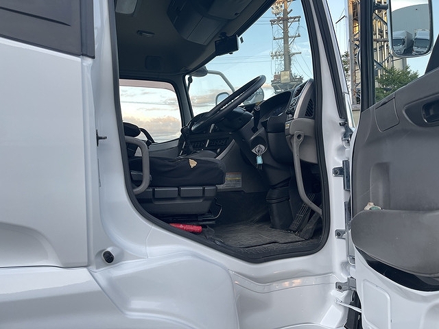 UDトラックスクオンアルミウイング大型（10t）[写真26]