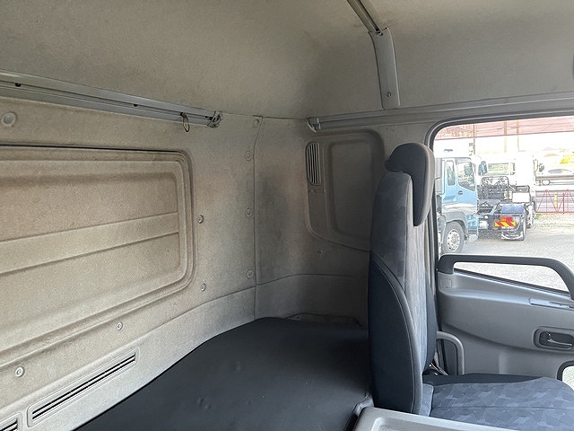 UDトラックスクオンアルミウイング大型（10t）[写真32]