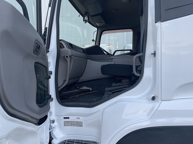 UDトラックスクオンアルミウイング大型（10t）[写真35]