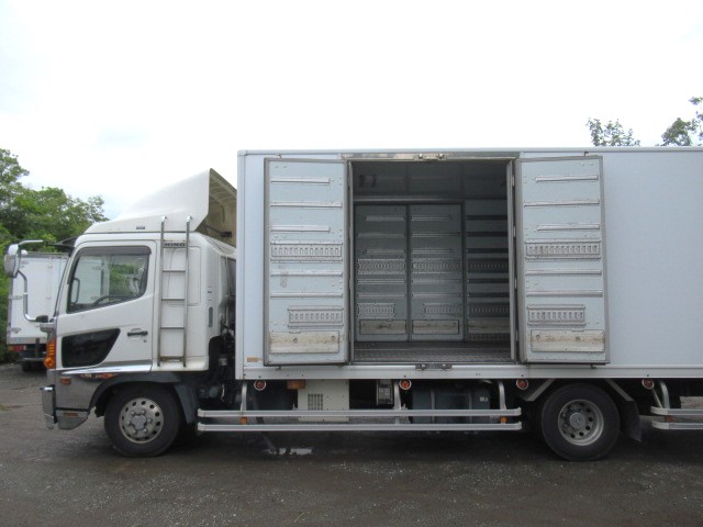 日野レンジャー冷凍車（冷蔵車）中型（4t）[写真11]