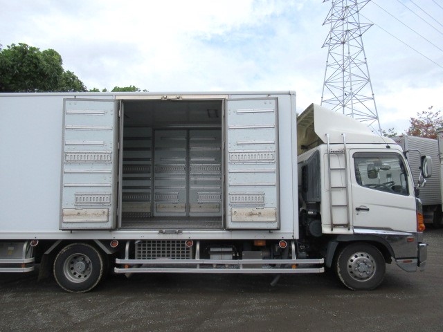 日野レンジャー冷凍車（冷蔵車）中型（4t）[写真12]