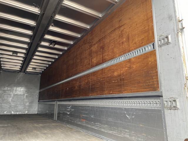 いすゞギガアルミウイング大型（10t）[写真14]