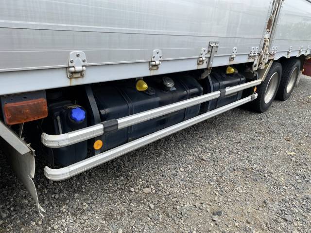 いすゞギガアルミウイング大型（10t）[写真17]