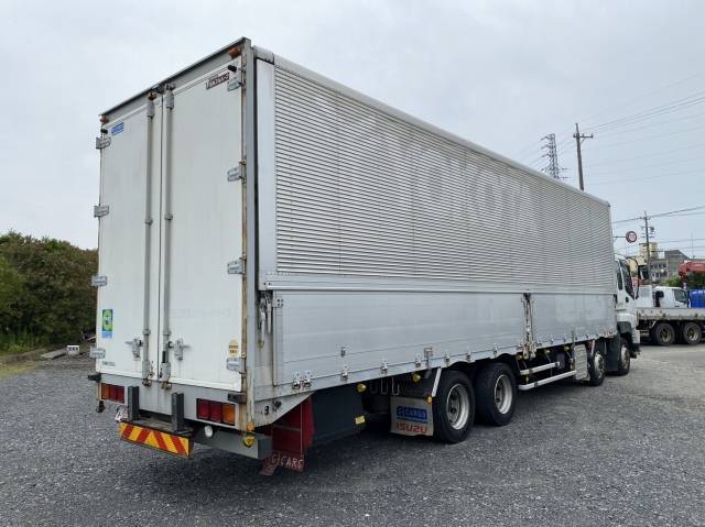 いすゞギガアルミウイング大型（10t）[写真02]
