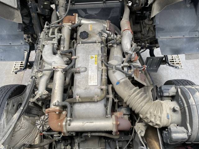 いすゞギガアルミウイング大型（10t）[写真24]