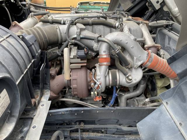 いすゞギガアルミウイング大型（10t）[写真25]