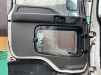 いすゞギガアルミウイング大型（10t）[写真29]