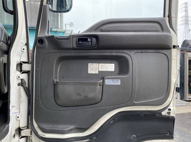 いすゞギガアルミウイング大型（10t）[写真30]