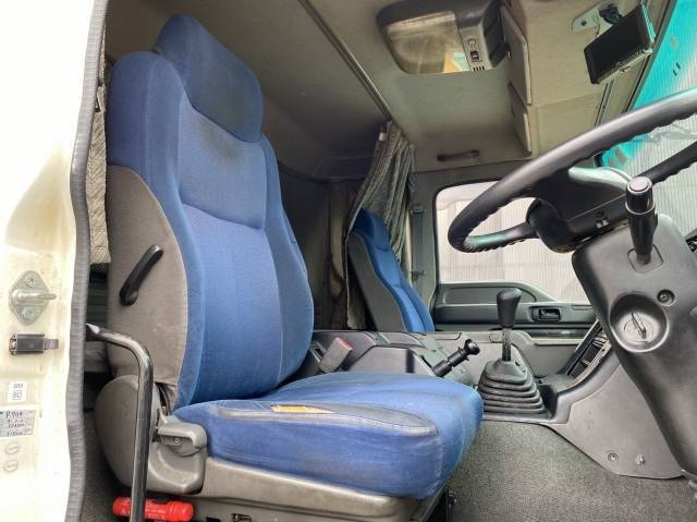 いすゞギガアルミウイング大型（10t）[写真32]