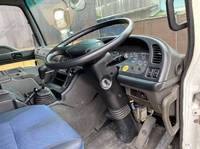 いすゞギガアルミウイング大型（10t）[写真34]