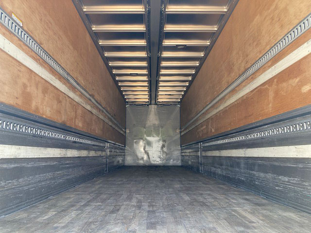 UDトラックスクオンアルミウイング大型（10t）[写真12]