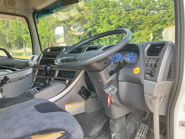 UDトラックスクオンアルミウイング大型（10t）[写真35]