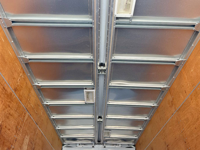 三菱ふそうキャンターアルミウイング小型（2t・3t）[写真13]