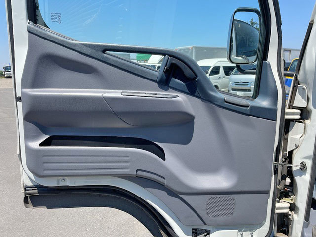 三菱ふそうキャンターアルミウイング小型（2t・3t）[写真30]