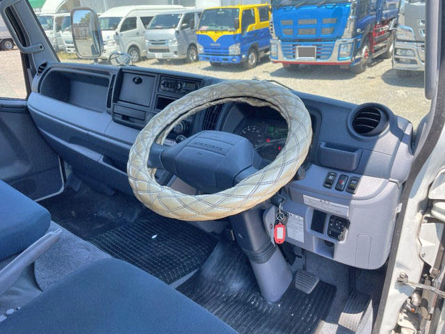 三菱ふそうキャンターアルミウイング小型（2t・3t）[写真36]