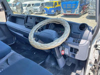 三菱ふそうキャンターアルミウイング小型（2t・3t）[写真36]