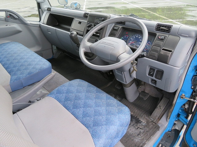 三菱ふそうキャンターアルミブロック小型（2t・3t）[写真09]