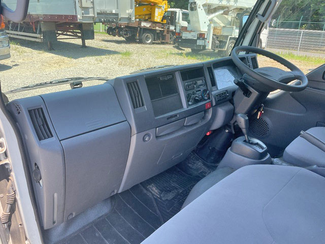 いすゞエルフアルミバン小型（2t・3t）[写真31]