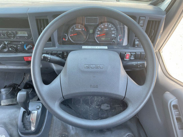 いすゞエルフアルミバン小型（2t・3t）[写真36]