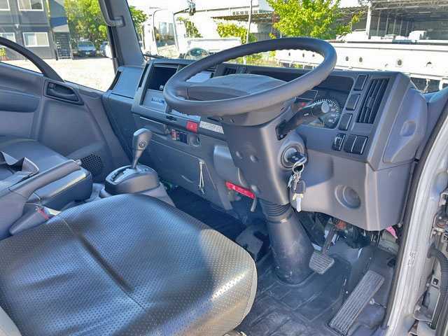 いすゞエルフアルミバン小型（2t・3t）[写真28]