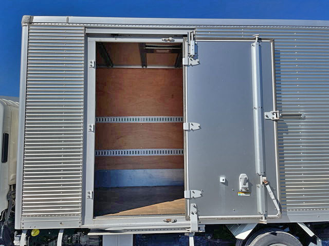 いすゞエルフアルミバン小型（2t・3t）[写真06]