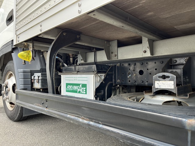 三菱ふそうキャンターアルミバン小型（2t・3t）[写真17]