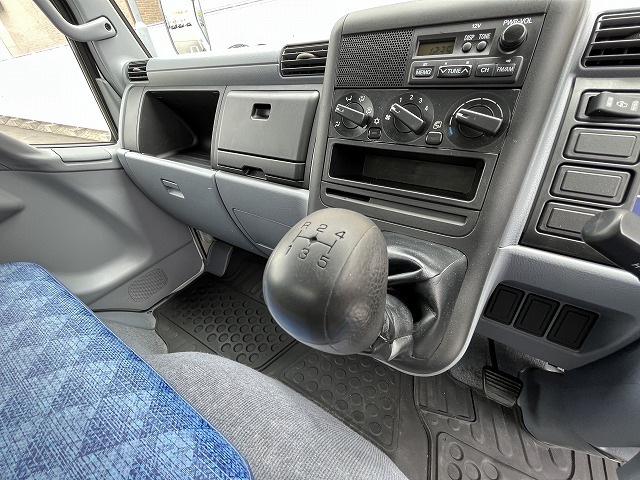 三菱ふそうキャンターアルミバン小型（2t・3t）[写真29]