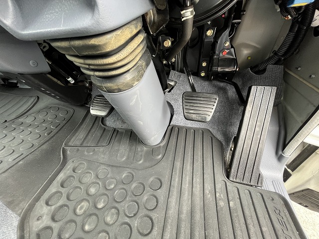 三菱ふそうキャンターアルミバン小型（2t・3t）[写真30]