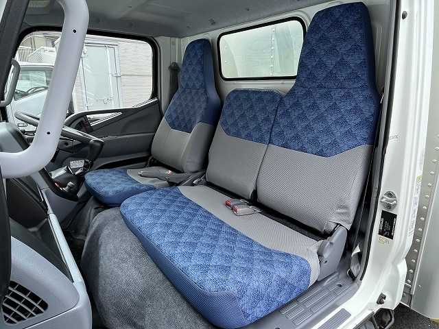 三菱ふそうキャンターアルミバン小型（2t・3t）[写真31]