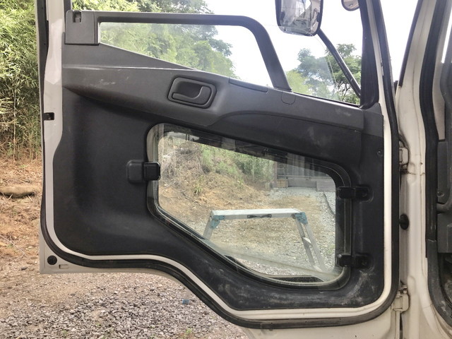 三菱ふそうファイターダンプ中型（4t）[写真24]