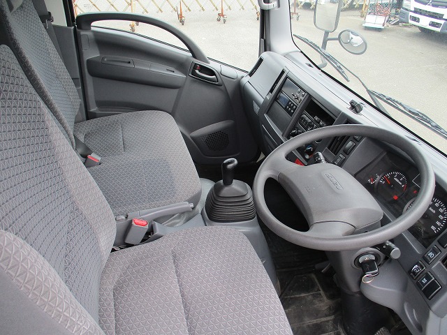 いすゞエルフ冷凍車（冷蔵車）小型（2t・3t）[写真04]