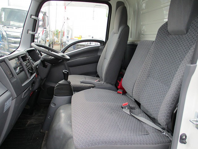 いすゞエルフ冷凍車（冷蔵車）小型（2t・3t）[写真09]