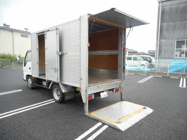 いすゞエルフアルミバン小型（2t・3t）[写真02]