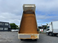 いすゞギガダンプ大型（10t）[写真11]