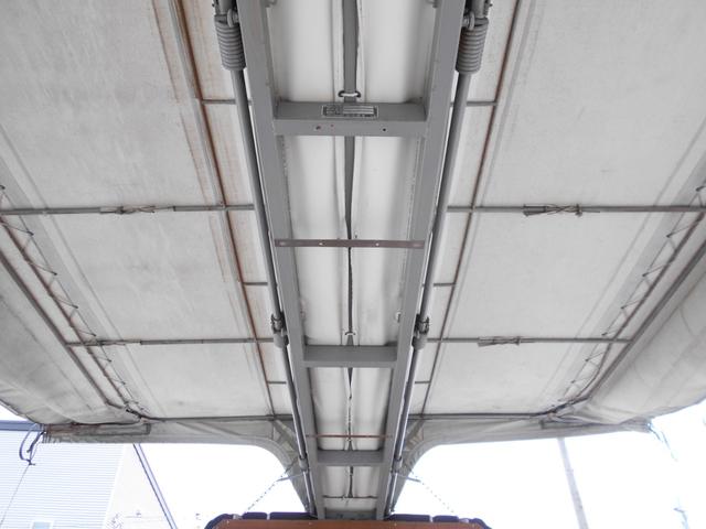 三菱ふそうキャンター幌ウイング小型（2t・3t）[写真11]