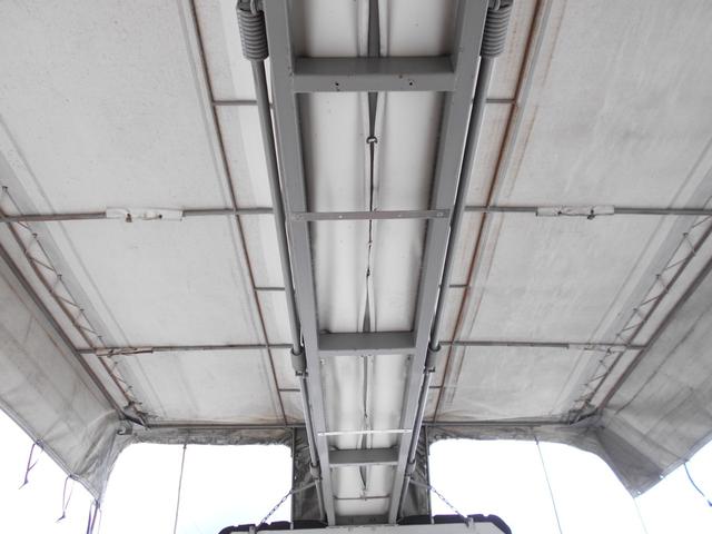 三菱ふそうキャンター幌ウイング小型（2t・3t）[写真12]