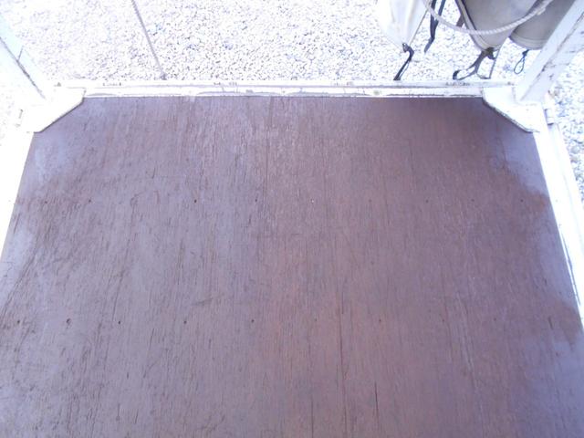 三菱ふそうキャンター幌ウイング小型（2t・3t）[写真18]