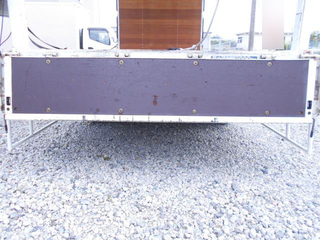 三菱ふそうキャンター幌ウイング小型（2t・3t）[写真09]