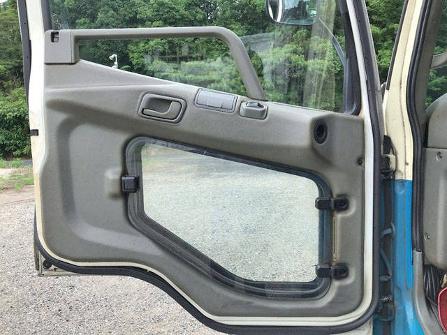 三菱ふそうファイターアルミウイング中型（4t）[写真27]