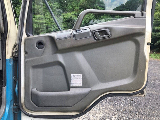 三菱ふそうファイターアルミウイング中型（4t）[写真28]