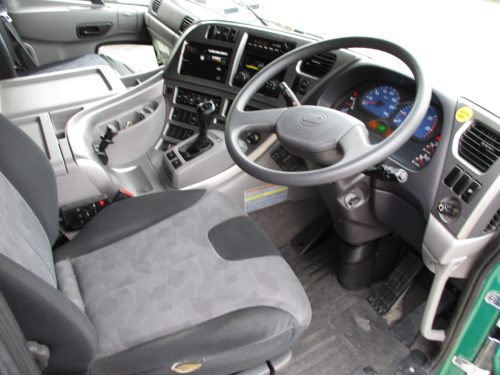 UDトラックスクオンアルミブロック大型（10t）[写真20]