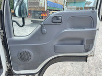 いすゞエルフ冷凍車（冷蔵車）小型（2t・3t）[写真28]