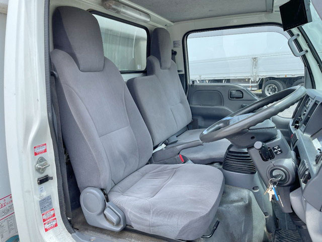 いすゞエルフ冷凍車（冷蔵車）小型（2t・3t）[写真32]