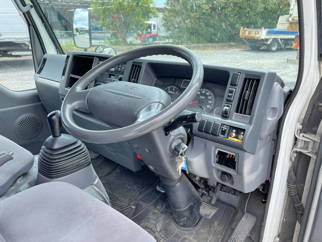 いすゞエルフ冷凍車（冷蔵車）小型（2t・3t）[写真33]