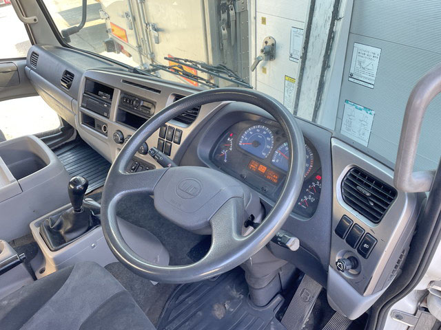 UDトラックスコンドルアルミブロック中型（4t）[写真32]