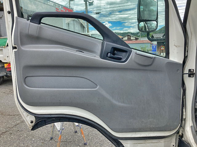 日野デュトロ平ボディ小型（2t・3t）[写真23]