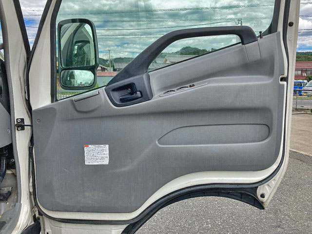 日野デュトロ平ボディ小型（2t・3t）[写真24]