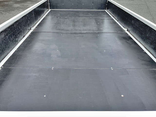 日野デュトロ平ボディ小型（2t・3t）[写真10]