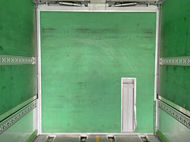 いすゞギガアルミウイング大型（10t）[写真11]